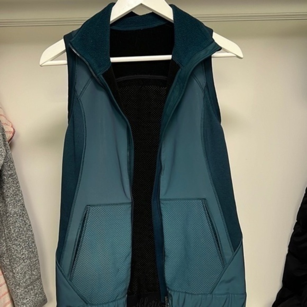 Lululemon Fitted Vest with Pockets and Fleece Lining - Fits Like Size 6
